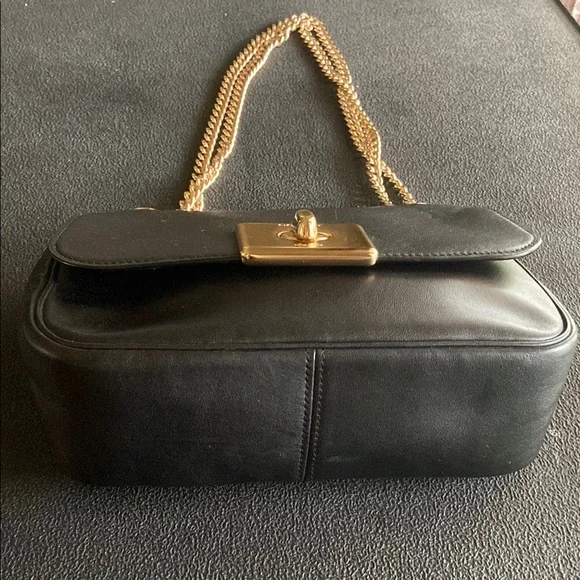 Elegant Black Chain Shoulder Bag - Picture 6 of 9